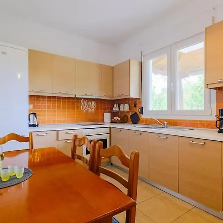Сasa de vacaciones Summer Countryside Hideaway With Garden, Fourka