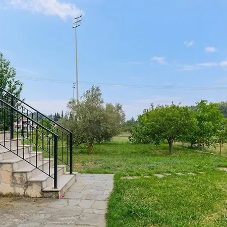Summer Countryside Hideaway With Garden, Fourka
